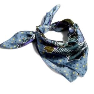 🆕 Vera Bradley Neckerchief Scarf in Falling Flowers pattern